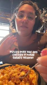 Fords Garage Restaurant Pulled Pork Mac and Cheese