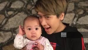 Mengisahkan hajar adira yang kehilangan kedua ibu bapanya. Ara Seronok Tumpang Kasih Siti Nur Aishah