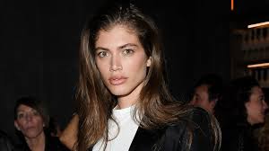 Ha sido la primera modelo transgénero en trabajar para victoria's secret, en aparecer en portada de vogue paris y en posar para el especial de baño de sport's illustrated. Victoria S Secret Da Un Paso Adelante Hacia Su Evolucion Y Contrata A Su Primera Modelo Transgenero Vogue Mexico Y Latinoamerica