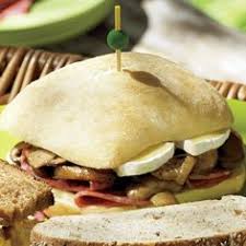 Recette De Sandwichs Au Salami Et Aux Champignons Marines Coupdepouce Com In 2020 Food Recipes Favorite Recipes