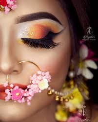 Bridal Makeup Class In Delhi Consults With Best Makeup Artists In Delhi Bridal Eye Makeup Bengali Bridal Makeup Bride Makeup Eyes