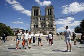 Benoîte, aujourdhui au centre du sacré cœur 15, av. Le Public De Retour Sur Le Parvis De Notre Dame De Paris La Presse
