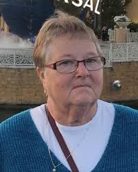 Estelle Burns's Instagram, Twitter & Facebook