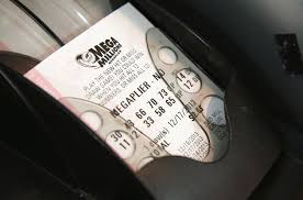 Feeling Lucky Mega Millions And Powerball Jackpots Combined Are Now More Than 1 2 Billion Cnn Lottery Winner Powerball Lottery
