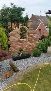 Ich Finde Die Garten Mauer Ist Meinem Mann Hervorragend Gelungen Fur Die Entsprechende Dekoration Werde Ich In Kurze Sorgen Garten Gartenmauern Kiesgarten