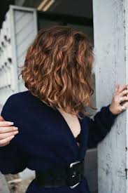 Carre Plongeant Degrade Sur Cheveux Boucles Coiffure Carre Plongeant Carre Plongeant Carre Plongeant Degrade