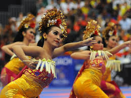 Tarian ini tidak kalah terkenal dari tarian tradisional bali lain, seperti tari kecak maupun . Wanita Bali Ini Ciptakan Tari Pendet Yang Mendunia Lifestyle Fimela Com