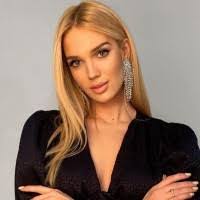 Mary Stonaker's Instagram, Twitter & Facebook