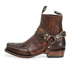 Die ersten sonnenstrahlen sind angekündigt, die stimmung steigt, die röcke und sommerkleider werden ausgepackt, jetzt noch die passenden damen sandaletten auf schuhe.de sichern und der sommer kann kommen. Westernstiefel Cowboystiefel Fur Frauen Kaufen