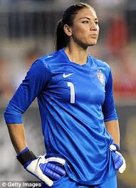 Inizia a giocare come attaccante nella squadra del suo college, la richland high school, con cui realizza 109 goal in tre anni. Hope Solo Tells Of Sex Crazed Olympic Athletes Partying With Vince Vaughn And Appearing On Today Drunk Daily Mail Online