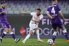 Hakan çalhanoğlu ile ilgili tüm video, fotoğraf ve haberler hürriyet'te. Fiorentina 2 3 Ac Milan Hakan Calhanoglu Keeps Rossoneri In Serie A Title Hunt