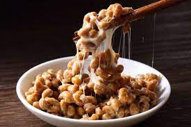 Nato ini dikenal masyarakat umum sebagai kuliner menjijikkan jepang karena lengket dan baunya busuk. Mengintip 5 Fakta Natto Menu Sarapan Fermentasi Kedelai Dari Jepang