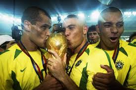 Liste des joueurs, remplaçants, postes, numéros, entraîneur et staff. Selections Legendaires Bresil 2002 Garra Football