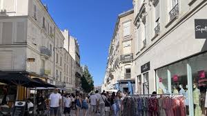Photo « C'est une bonne année » : la braderie d'Angers draine de ...