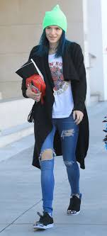 Also offering a range of services for men as well. Bella Thorne Exiting A Hair Salon Make Up Free With Sister Dani Thorne Los Angeles 1 16 2017 Celebmafia