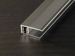 Die ausführung mit gezackter basis ist für. Abschlussprofil Provario Universal Aluminium Eloxiert Edelstahl Bodenprofile Bodenbelag Zubehor Bodenbelage Holzprofi24
