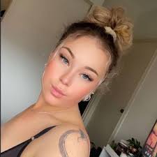 Ashley Jane (@ashleyyyjane)