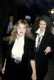 May 18, 2021 · drew's parents are american actor john drew barrymore and aspiring actress jaid barrymore — who was born ildikó jaid makó in a displaced persons camp in wet germany to hungarian world war ii refugees. Mom From Hell Drew Barrymore Reveals Horror Stories About Momager