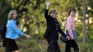 Července 1963 v osnabrücku ) je vedoucí kanceláře kancléřky angely merkelové a je její nejbližší poradkyní. 15 Jahre Merkel Die Kanzlerin Und Die Frauen Tagesschau De