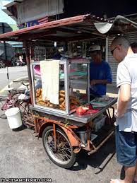 It has been years since the last time we visited this famous oyster omelette stall in jalan bunga raya, melaka. Melaka Jalan Bunga Raya Famous Fishball Lobak
