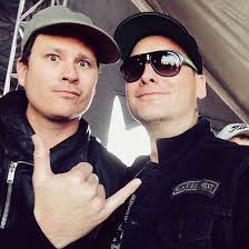 On this day 2 years ago, Tom DeLonge sent this message to Matt Skiba in  gratitude for his contribution to the band!❤️🫂 📆 Oct /11/ 2022📍@blink182  👽 @tomdelonge • @matttskiba