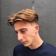 Like many trendy men's hairstyles, the curtain haircut has come full circle and guys are pairing this middle part hairstyle with … Messy Curtain Hair Men Novocom Top