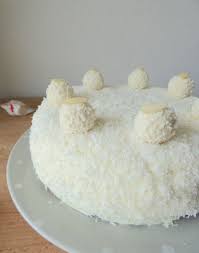 Raffaello Cake Gateau Raffaello La Cuisine De Micheline Gateau Raffaello Gateau Ferrero Rocher Gateaux Et Desserts