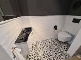 Rooms either have private or shared bathroom facilities. Fliesengrosshandel Aug Hohne Sohne Der Showroom Am Standort Altona Fliesenprofi