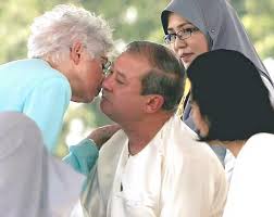 Ketua pengarah kesihatan, tan sri dr noor hisham abdullah, berkata dua kluster yang dikesan di sabah ialah kluster jalan bomba dan kluster jalan utara. Luaskankuasamujohor On Twitter Bonda Sultan Johor Enche Besar Hjh Kalsom Abdullah Mencium Sultan Johor Pd Majlis Tepung Tawar Http T Co Yablc4swlx