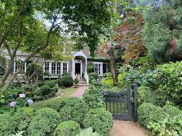 This Lush Garden Looks Like A Total Summer Dream Robert Norris In 2020 Lush Garden Outdoor Gardens Backyard Landscaping