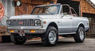 There were only 1277 2wd versions of the blazer made in 1971. Ringbrothers First Suv Is An Ls3 Powered 1971 Chevy K5 Blazer Restomod Carscoops