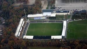 It became home to vvv venlo in 1972 and is famous around the netherlands for its unique atmosphere despite its thoroughly rebuilt in 2004 it was further renovated in 2007 to meet league requirements and now holds some 8,000 people. Nieuw Stadion Vvv Komt Er Nederlands Voetbal Ad Nl
