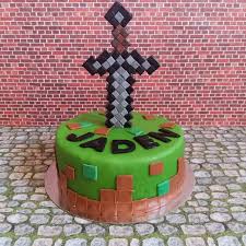 Da bleibt genug verschnitt für die kuchenbomben. Kiras Bakery Minecraft Birthday Cake Motivtorte Geburtstagskuchen