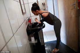 All category ballerine(11) bueno regalo(1) ciabatte(4) décolleté(0) derby(3) infradito(3) le più vendute(60) mocassini(3) sabot(4) sandali e scarpe aperte(112) scarpe spuntate(2) slip on(7). Brazilian Ballerina Born Without Arms Becomes Social Media Sensation Daily Mail Online