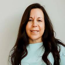 Deanna Buckner's Instagram, Twitter & Facebook