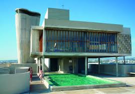 Every thursday morning till 1pm, you can go and smell the different perfumes of fresh flowers in the 9th arrondissement of marseille since this flower market is more peaceful that the prado's one! Marseille Hotel Le Corbusier