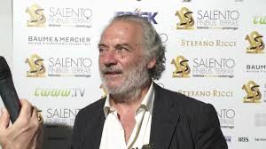 All'età di 29 anni si è sposata con il giornalista luciano teodori. Chi E Luciano Teodori L Uomo Che Gigliola Cinquetti Sposo In Segreto Gossip Italia News