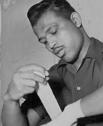 Sugar" Ray Robinson, one of the greatest fighters of all time, wrapping his  hands. #boxing #history #boxeo #boxe #boxen #historia #oldschool #vintage  #throwback #classic #boxingheads #boxinglife #boxingtraining #boxinggym  #sports #legend #Legends ...