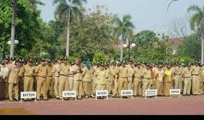 Shasa july 03, 2021 besarannya didapatkan dengan menjumlahkan beberapa kompon… Gaji Ke 13 Pns Tni Polri Dan Pensiunan Cair Senin 10 Agustus 2020 Begini Rinciannya Gresik Menulis