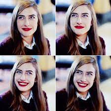 Tatli Gulus Pek Yarasir Gozleri Omre Bedel Gozler Pekin