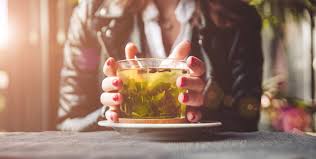 Benefici in base ad alcuni studi, sembra che il caffè verde, se associato a una dieta equilibrata e bilanciata, oltre che a dell'attività fisica, possa aiutare a dimagrire e, quindi, a perdere peso. Te Verde Cos E Valori Nutrizionali Benefici Effetti Collaterali E Usi In Cucina