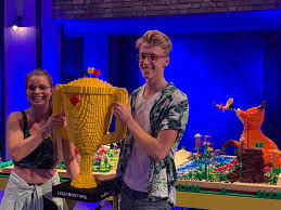 Lego enthusiasts participate in a series of competitions that begin with a single lego brick and concludes with inspiring, complex constructions. Lego Masters Aktuelles Brickmaster Tv