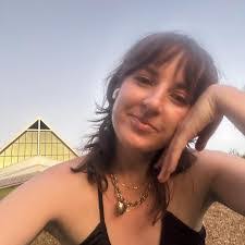 Beatrice Lewis's Instagram, Twitter & Facebook