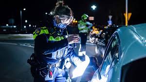 Yes yes yes de avondklok is afgeschoten. Rechtbank Avondklok Moet Per Direct Worden Opgeheven 112vandaag