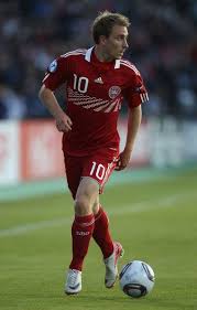 Christian eriksen, jugador de dinamarca y del inter de milán, se ha desplomado en el césped del parken stadium de copenhague. Christian Eriksen Dinamarca Soccer Players Football Players Christian