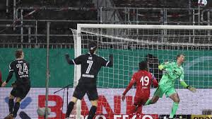 Fin bartels bartels verwandelt und schießt kiel ins achtelfinale! Kieler Coup Bartels Trifft Vom Punkt Und Eliminiert Die Bayern Kicker