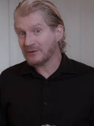 Arturo Saldívar: Adulador, Ambicioso y Sumiso