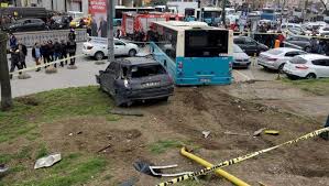 Olay yerine ambulanslar sevk edildi. Son Dakika Beyazit Ta Ozel Halk Otobusu Kaza Yapti Yaralilar Var Son Dakika Haberleri