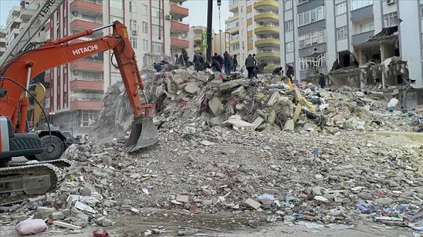Adana'da depremde 10 kişinin öldüğü Belük Apartmanı ruhsatsız inşa edilmiş