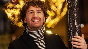 Trama e cast arturo meraviglia (alessandro siani), che gestiva un teatro ora chiuso. Romaff14 Il Giorno Piu Bello Del Mondo La Recensione